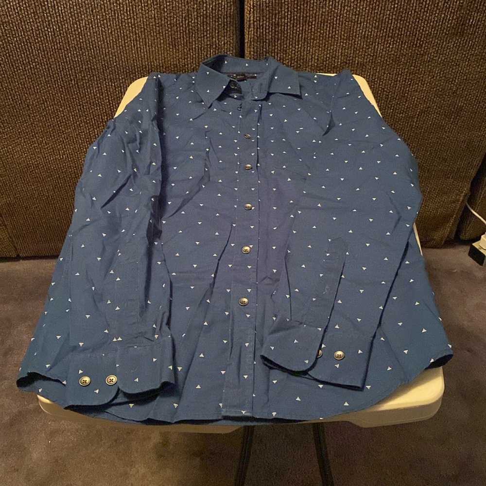 Banana Republic button down dress shirt. Size: S Color: Navy w/ pattern